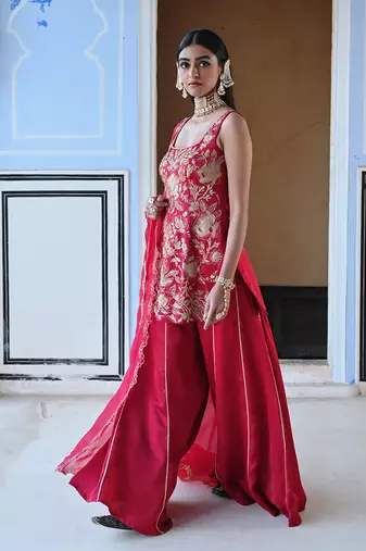 Square nekline big flower jaal embroidered short kurta with palazzo and dupatta