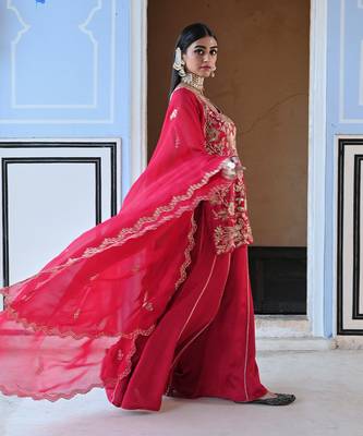 Square nekline big flower jaal embroidered short kurta with palazzo and dupatta 5