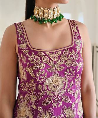 Square nekline big flower jaal embroidered short kurta with palazzo and dupatta 2