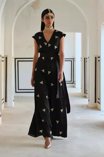 Black big butti embroidered loose jumpsuit