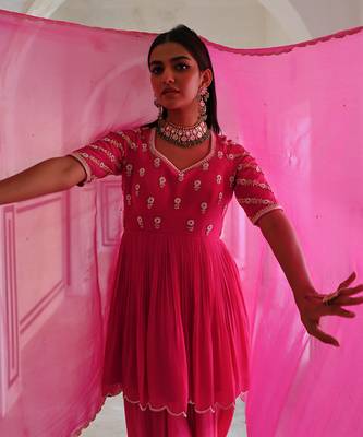 Rose pink raglan sleeve butti embroidered peplum with dhoti and dupatta. 4