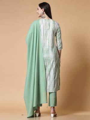 Green women embroidered floral printed aline kurta pant with dupatta set 2