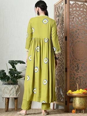 Green women rayon printed aline kurta with palazzo set 2