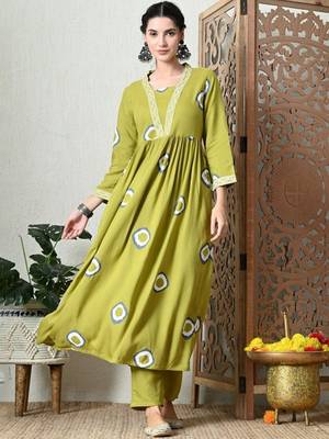 Green women rayon printed aline kurta with palazzo set 3