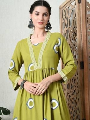 Green women rayon printed aline kurta with palazzo set 5