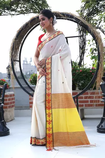 Women's white handspan cotton anchal matka jamdani buti saree