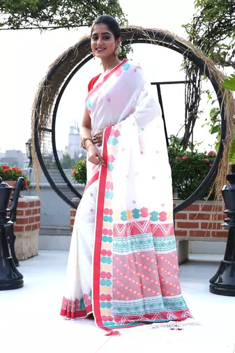 Women's white bangalore silk hand weaving saree