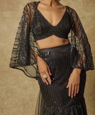 Black embroidered mermaid skirt dupatta and blouse 3