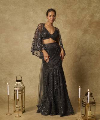 Black embroidered mermaid skirt dupatta and blouse 5