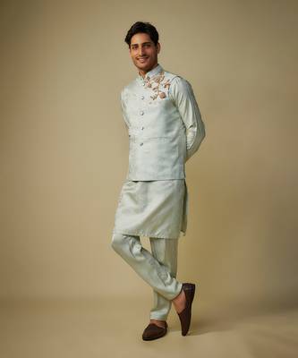 Sage greem embroiderd bundi with kurta and pant 1