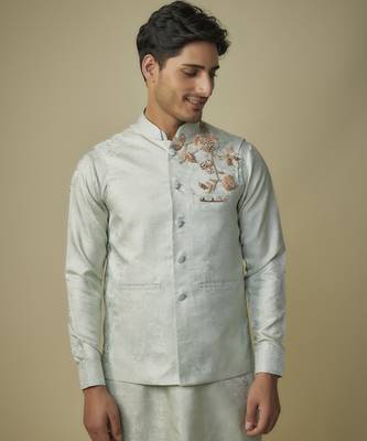 Sage greem embroiderd bundi with kurta and pant 2
