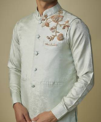 Sage greem embroiderd bundi with kurta and pant 5