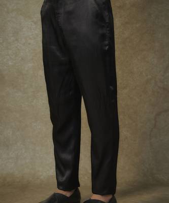 Black embroiderd sherwani with pant and dupatta 4