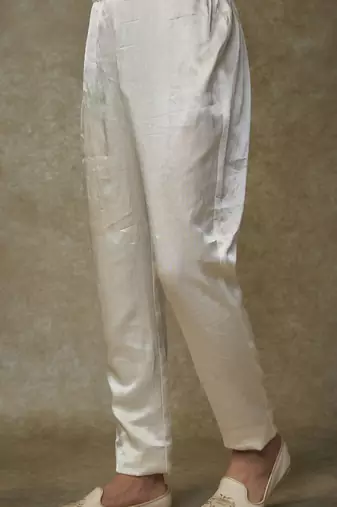 Beige embroiderd sherwani with pant