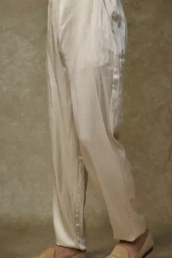 Beige embroiderd sherwani with pant