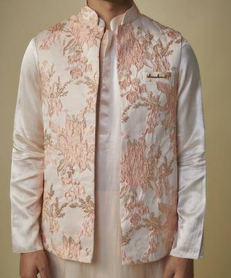 Peach floral bundi with kurta and pant 3
