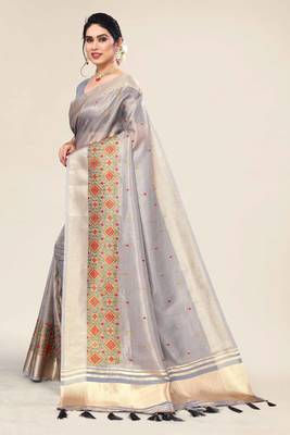 grey cotton embroidered work saree with unstitched blouse piece 2
