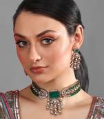 Gold-plated kundan-studded & beaded jewellery set