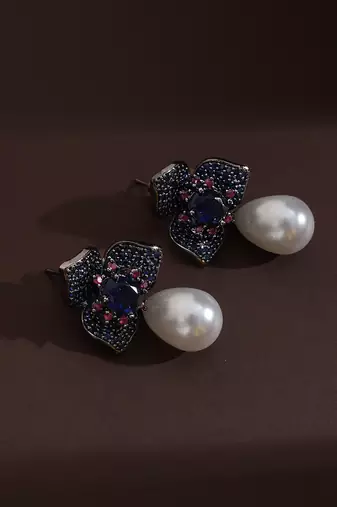 Blue zirconia stud earrings