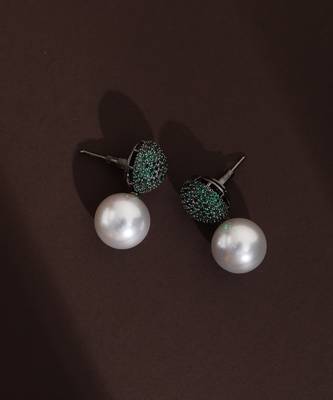 Green emerald studs 1