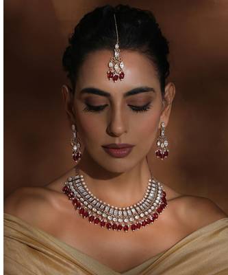Red polki necklace set with maang tikka 3
