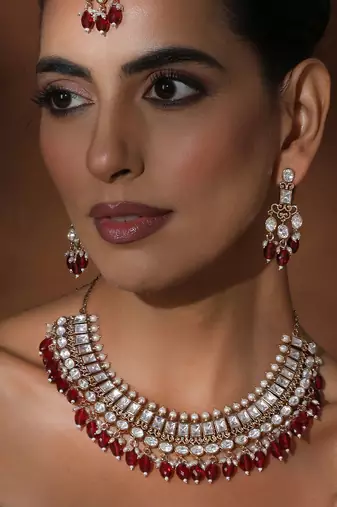 Red polki necklace set with maang tikka