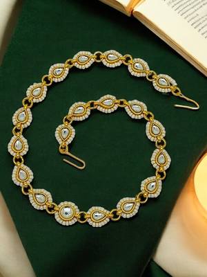 Gold-plated teardrop shape kundan studded matha patti 1