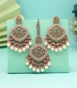 Pink color pakistani kundan earrings with maang tikka