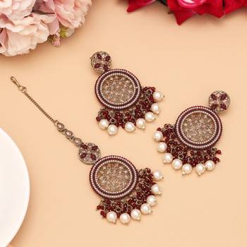 Maroon color pakistani kundan earrings with maang tikka 1