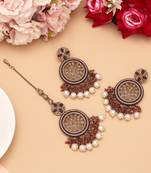 Magenta color pakistani kundan earrings with maang tikka