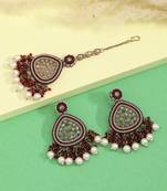 Maroon color pakistani kundan earrings with maang tikka