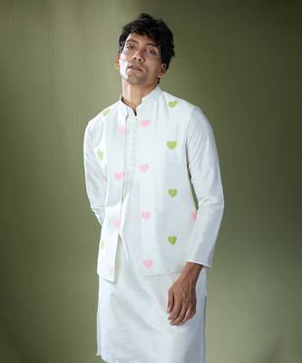 Off white embroidered kurta-jacket set 2