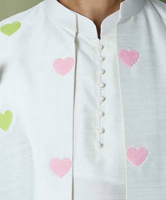 Off white embroidered kurta-jacket set 3