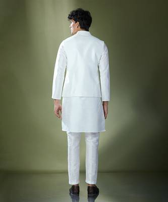 Off white embroidered kurta-jacket set 4