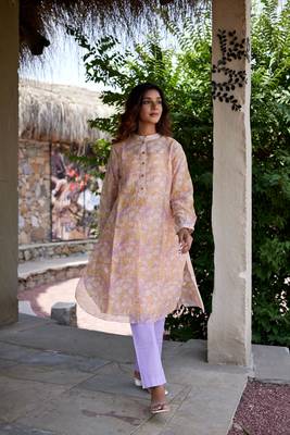 pink side slits straight floral print chanderi silk blend tunic kurta 2