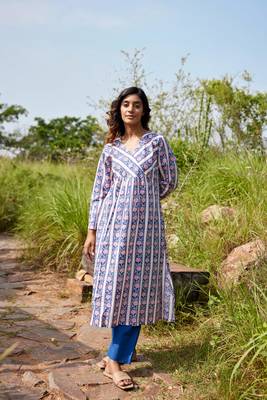 Blue side slits straight floral print pure cotton tunic kurta 2