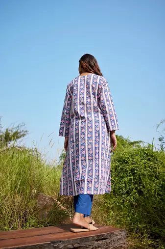 Blue side slits straight floral print pure cotton tunic kurta