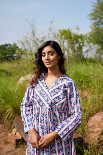 Blue side slits straight floral print pure cotton tunic kurta
