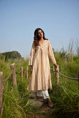Yellow side slits straight floral print pure cotton tunic kurta 1