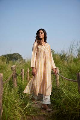 Yellow side slits straight floral print pure cotton tunic kurta 3