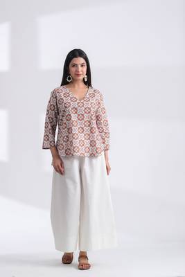 geometric print full sleeve & v neck regular cotton top 1