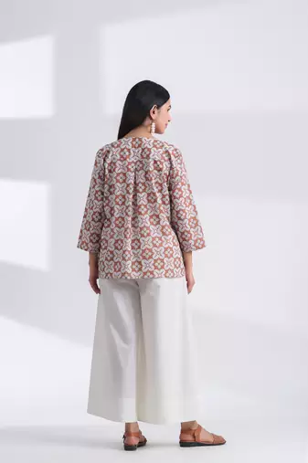 geometric print full sleeve & v neck regular cotton top
