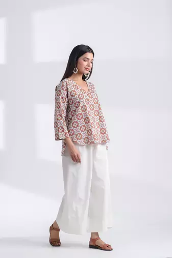 geometric print full sleeve & v neck regular cotton top