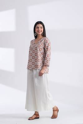 geometric print full sleeve & v neck regular cotton top 4