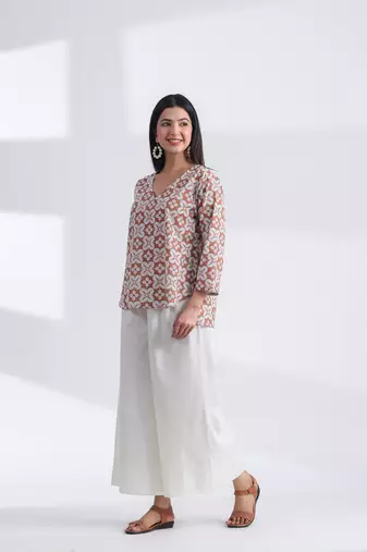 geometric print full sleeve & v neck regular cotton top