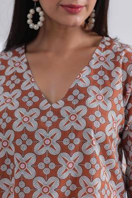 geometric print full sleeve & v neck regular cotton top 5