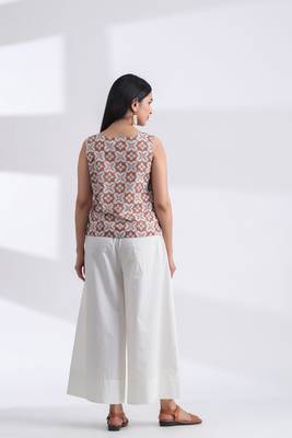 Women's cotton geometric print sleeveless round neck crop top 2