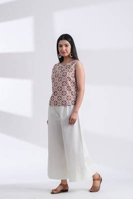 Women's cotton geometric print sleeveless round neck crop top 4