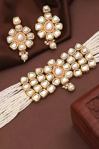 Kundan with clustered pearl choker neckalce set
