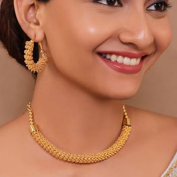 Elegant gold plated woven necklace with matching loop earrings 1